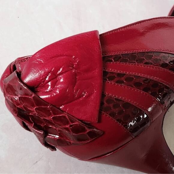 Stuart Weitzman Mr. Seymour Burgundy Red Retro 90s Bow Croc High Heels Size 7 - Picture 6 of 9